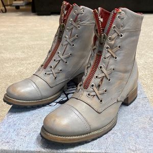 Freebird Liverpool in smoke color and size 10